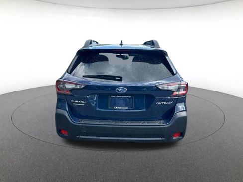 Used 2025 Subaru Outback Premium AWD/4WD image 11