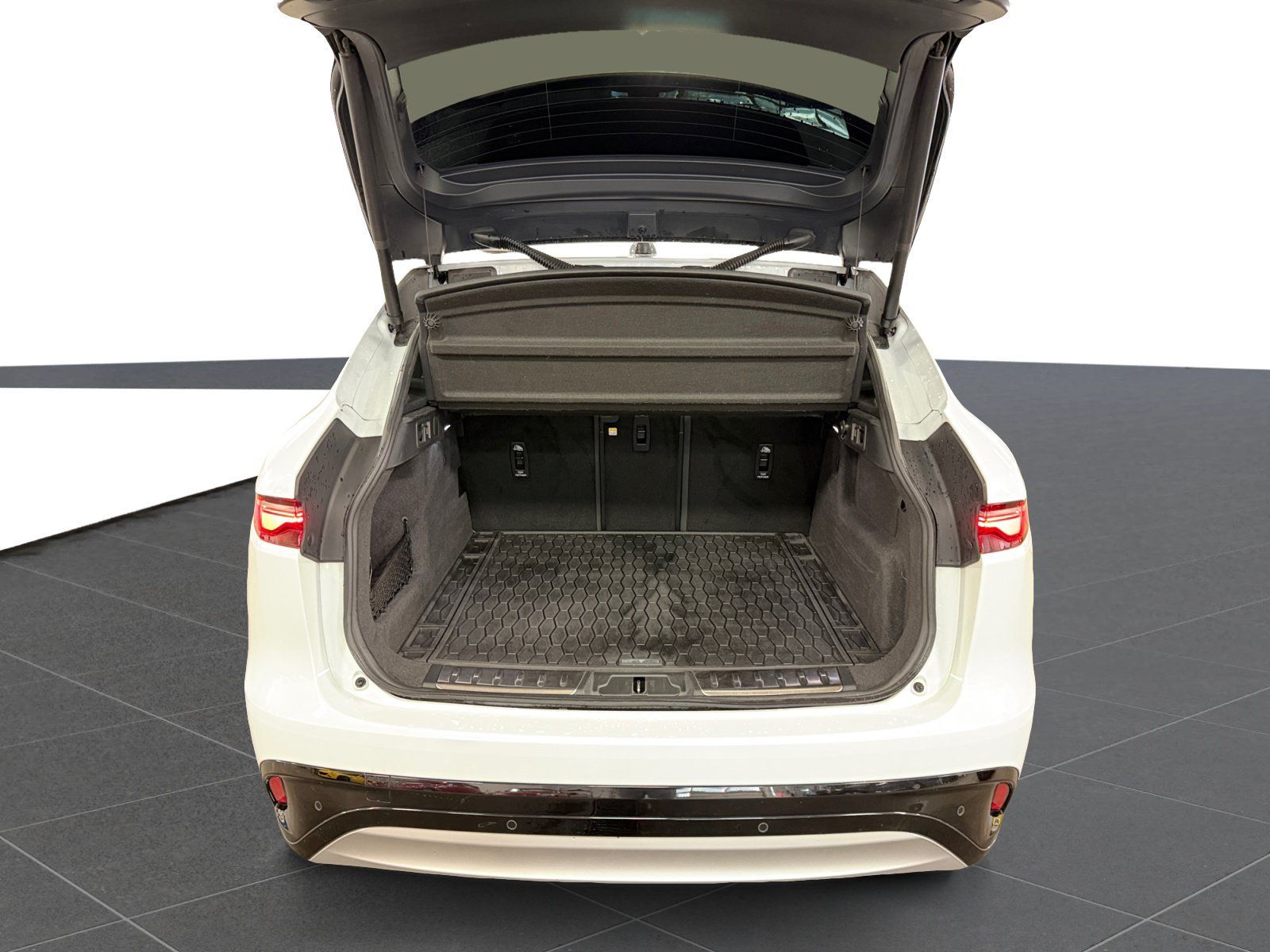 Used 2021 Jaguar F-PACE AWD/4WD image 25