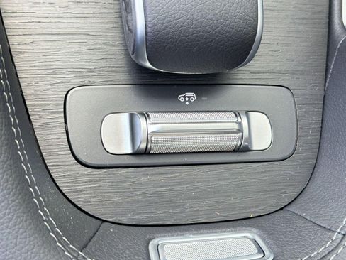Used 2026 Mercedes-Benz GLS 450 4MATIC image 35