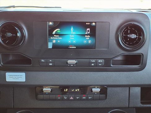 Used 2024 Mercedes-Benz Sprinter 2500 image 7