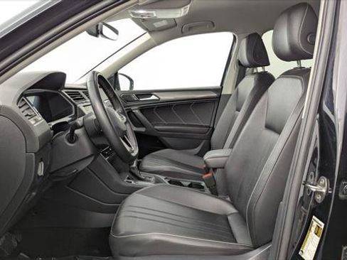 Used 2024 Volkswagen Tiguan SE FWD image 13