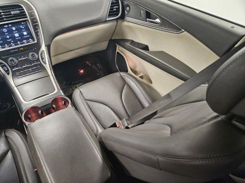 Used 2019 Lincoln Nautilus Reserve image 15