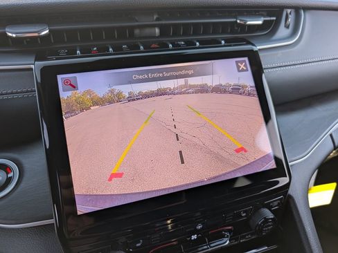 New 2025 Jeep Grand Cherokee Limited image 25