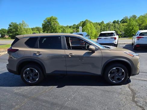 Used 2025 Nissan Rogue SV AWD/4WD image 8