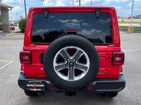 Used 2019 Jeep Wrangler Unlimited Sahara AWD/4WD image 9