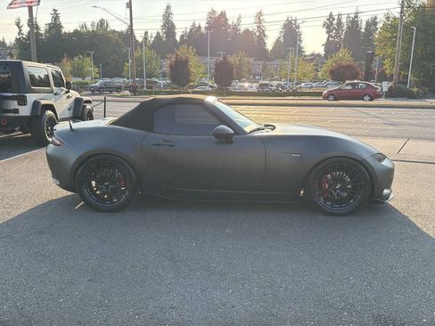 Used 2017 MAZDA MX-5 Miata Club w/ Brembo/BBS Package RWD image 10