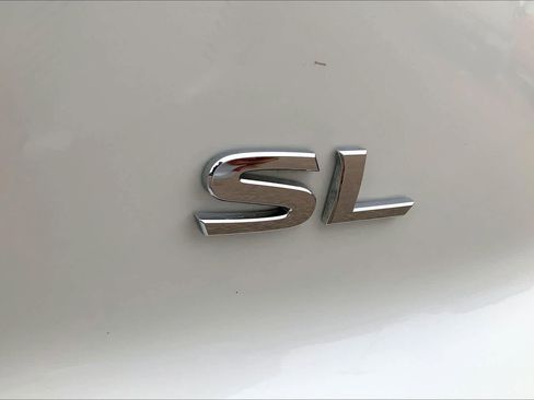 Used 2024 Nissan Pathfinder SL FWD image 10