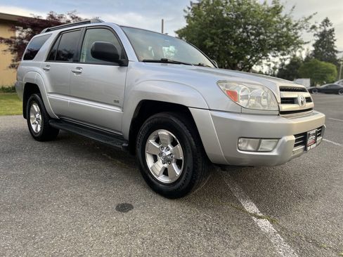Used 2004 Toyota 4Runner SR5 RWD image 3