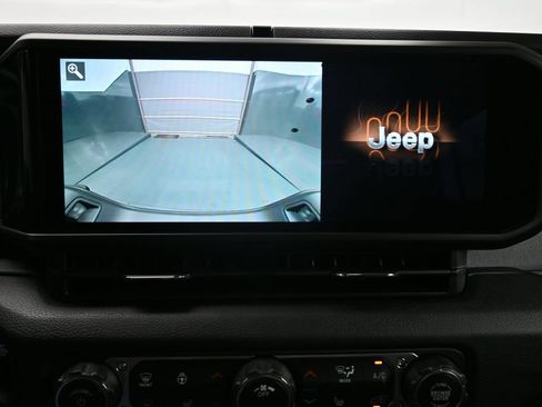 Used 2024 Jeep Gladiator Sport AWD/4WD image 23