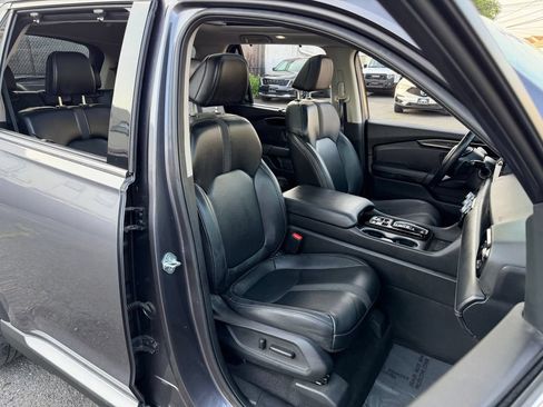 Used 2023 Honda Pilot Touring image 12
