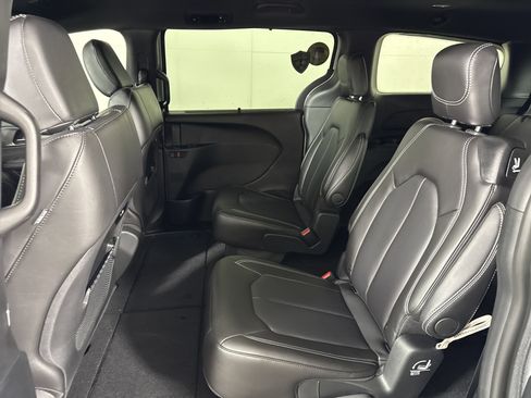 New 2026 Chrysler Pacifica Select w/ S Appearance Package image 11