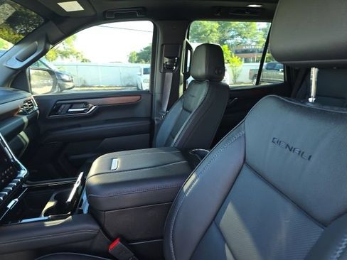 Used 2026 GMC Yukon Denali w/ Sun & Power Step Package RWD image 8