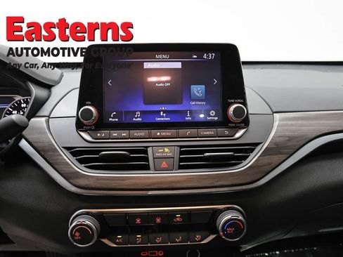 Used 2025 Nissan Altima 2.5 SV FWD image 12