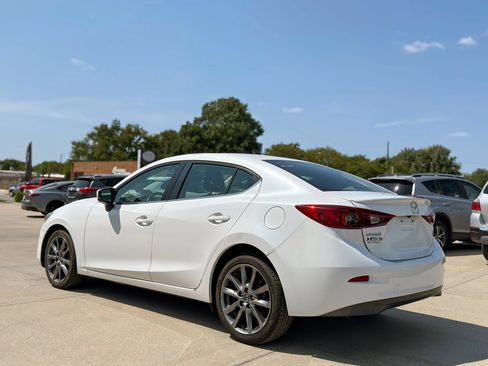 Used 2018 MAZDA MAZDA3 Touring FWD image 5