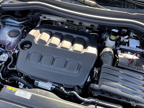 New 2026 Volkswagen Tiguan SE image 17