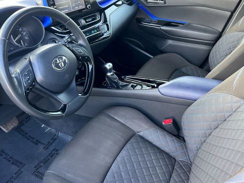 Used 2020 Toyota C-HR XLE image 12