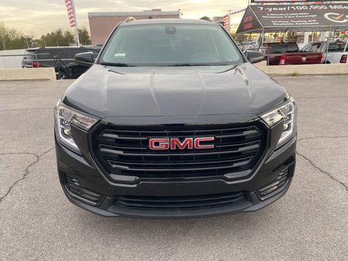 Used 2022 GMC Terrain SLE w/ Elevation Edition image 2