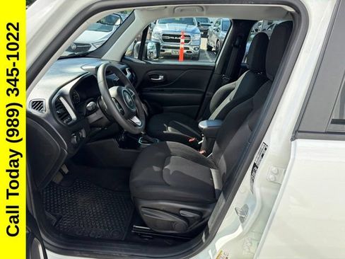 Used 2023 Jeep Renegade Latitude AWD/4WD image 2