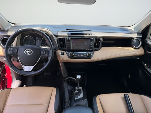Used 2018 Toyota RAV4 Limited FWD image 25