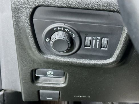 Used 2022 Jeep Grand Cherokee L Laredo image 17