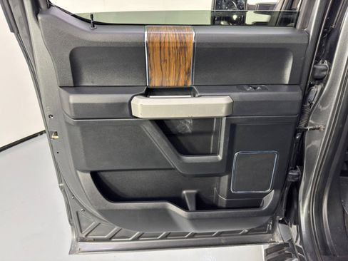 Used 2019 Ford F150 Lariat image 41