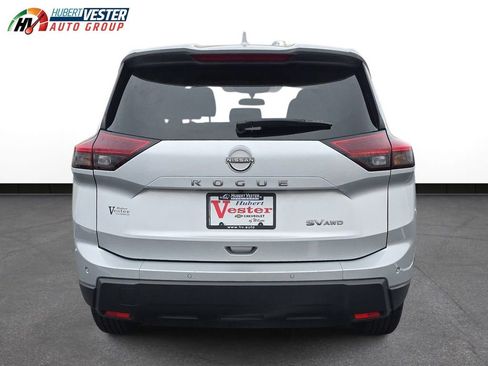 Used 2024 Nissan Rogue SV image 7