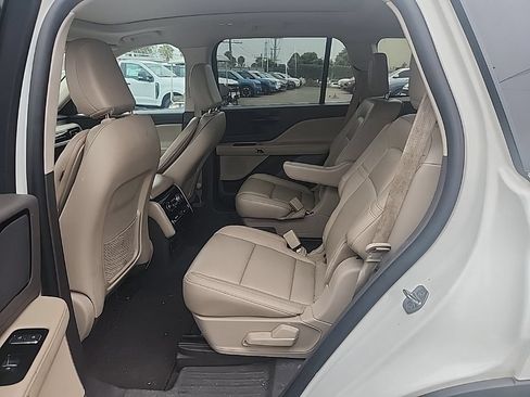 Used 2022 Lincoln Aviator 2WD w/ Premium Package image 20