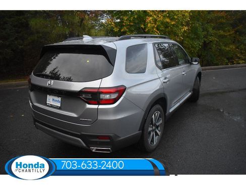 New 2025 Honda Pilot Touring image 10