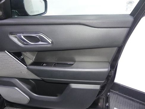Used 2018 Land Rover Range Rover Velar S image 15