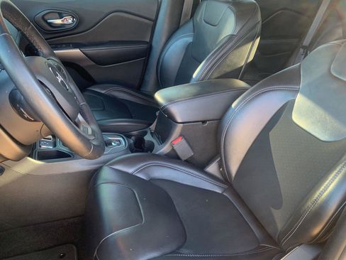 Used 2019 Jeep Cherokee Latitude Plus image 7