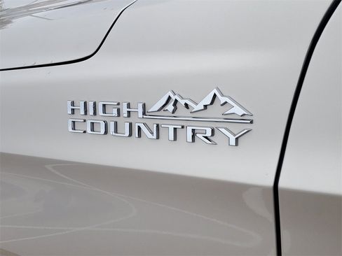 Used 2024 Chevrolet Suburban High Country w/ Premium Package image 10