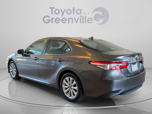 Used 2019 Toyota Camry LE FWD image 4