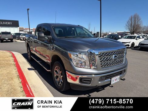 Used 2019 Nissan Titan SV w/ SV Convenience Package image 1