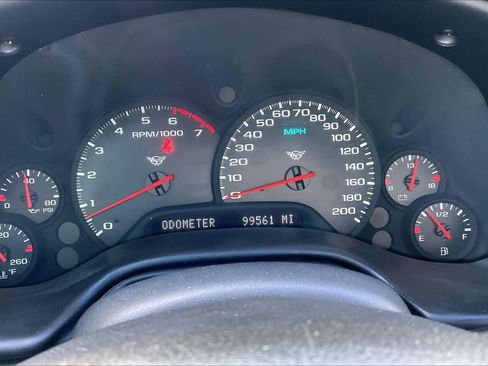 Used 2004 Chevrolet Corvette Coupe w/ Preferred Equipment Group RWD image 21