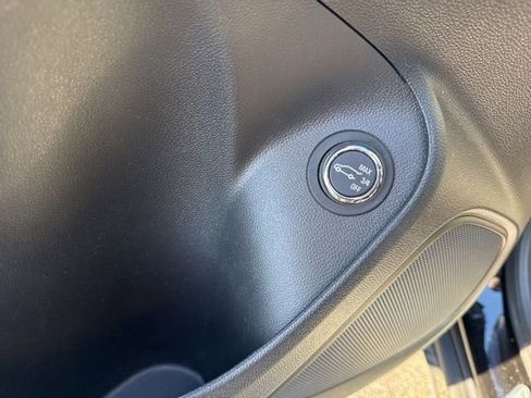 Used 2022 Buick Encore GX Essence w/ Experience Buick Package image 8