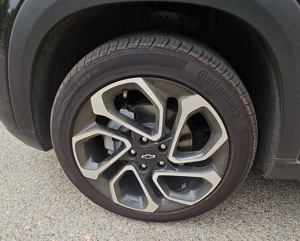 Used 2025 Chevrolet Trax RS FWD image 5