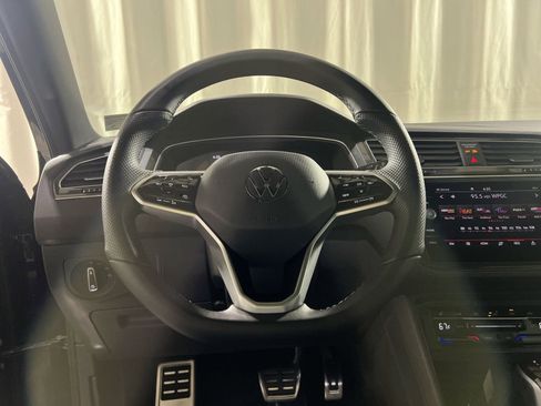 Used 2024 Volkswagen Tiguan SE R-Line image 22