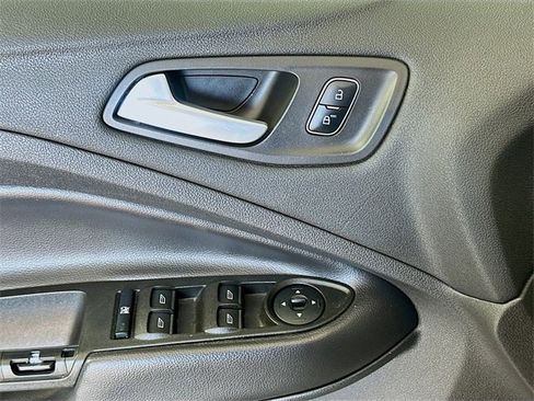 Used 2017 Ford Escape SE w/ SE Cold Weather Package image 17