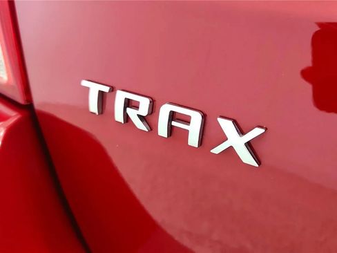Used 2020 Chevrolet Trax LT w/ Driver Confidence Package FWD image 17