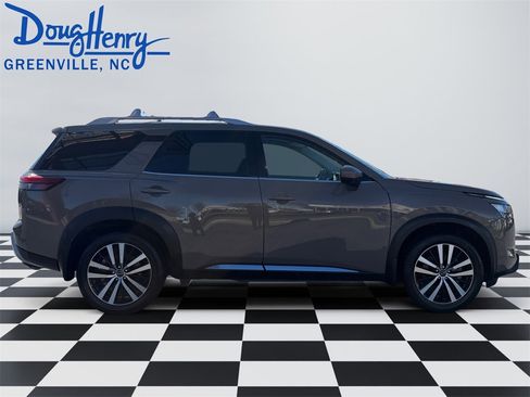 Used 2023 Nissan Pathfinder Platinum w/ Cargo Package image 6