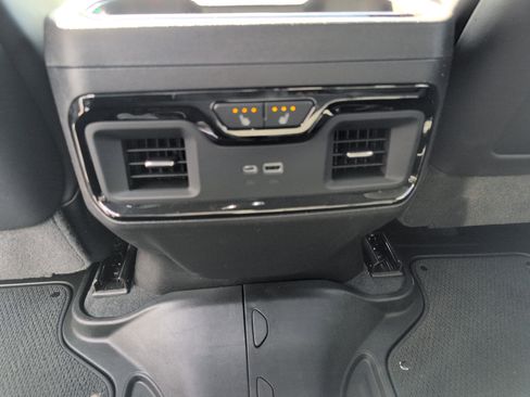 Used 2025 GMC Sierra 1500 AT4X image 33