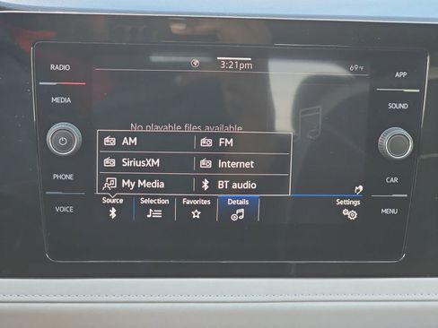 Used 2025 Volkswagen Taos SE FWD image 25