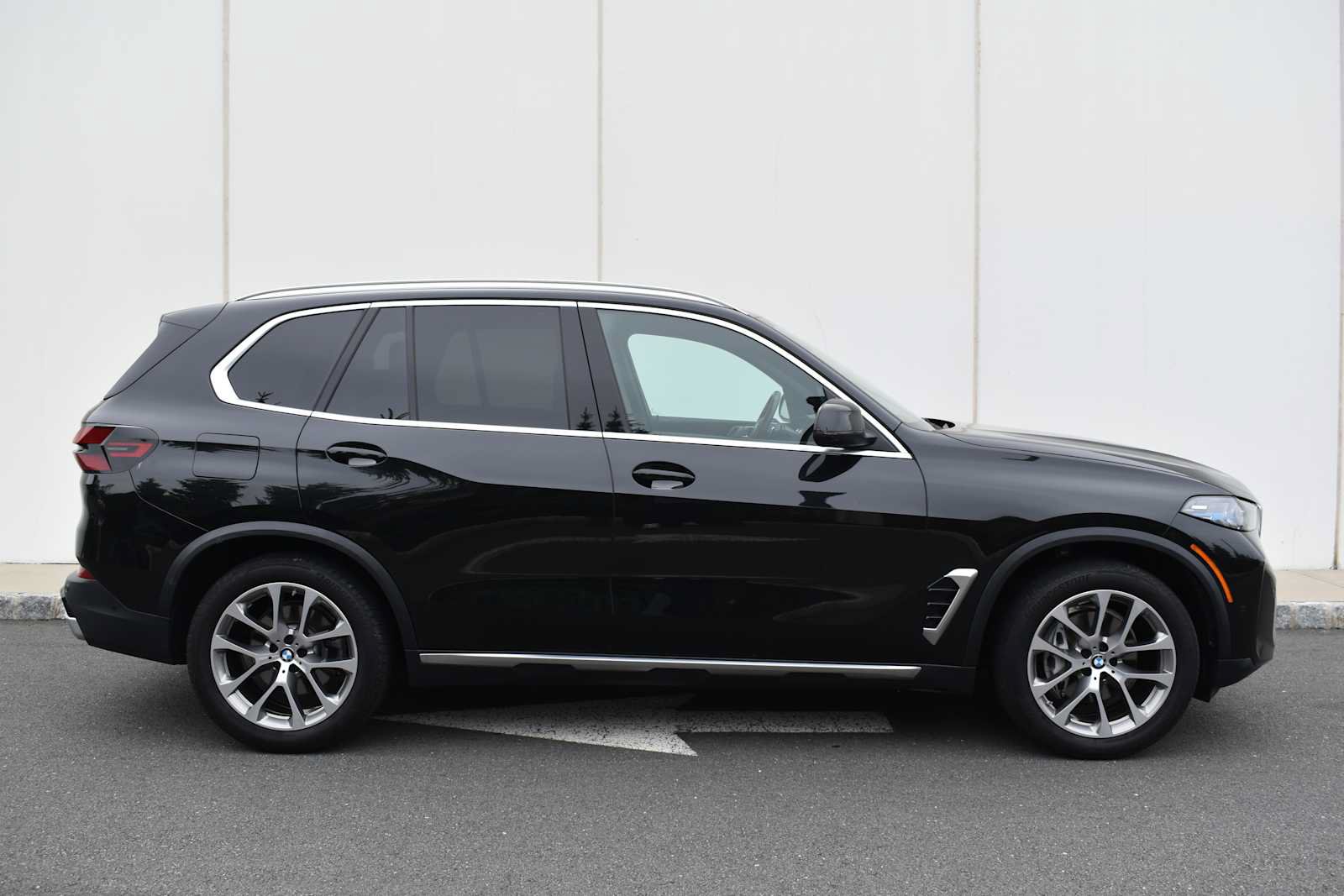 Used 2024 BMW X5 xDrive40i w/ Premium Package AWD/4WD image 4