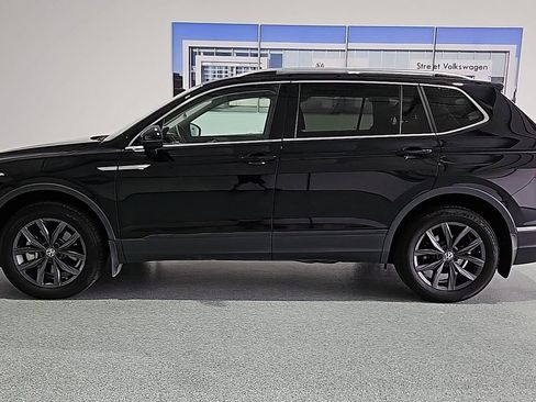 Certified 2024 Volkswagen Tiguan SE FWD image 5