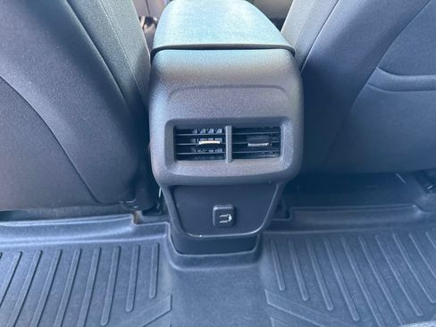 Used 2022 Chevrolet Equinox LT FWD image 30