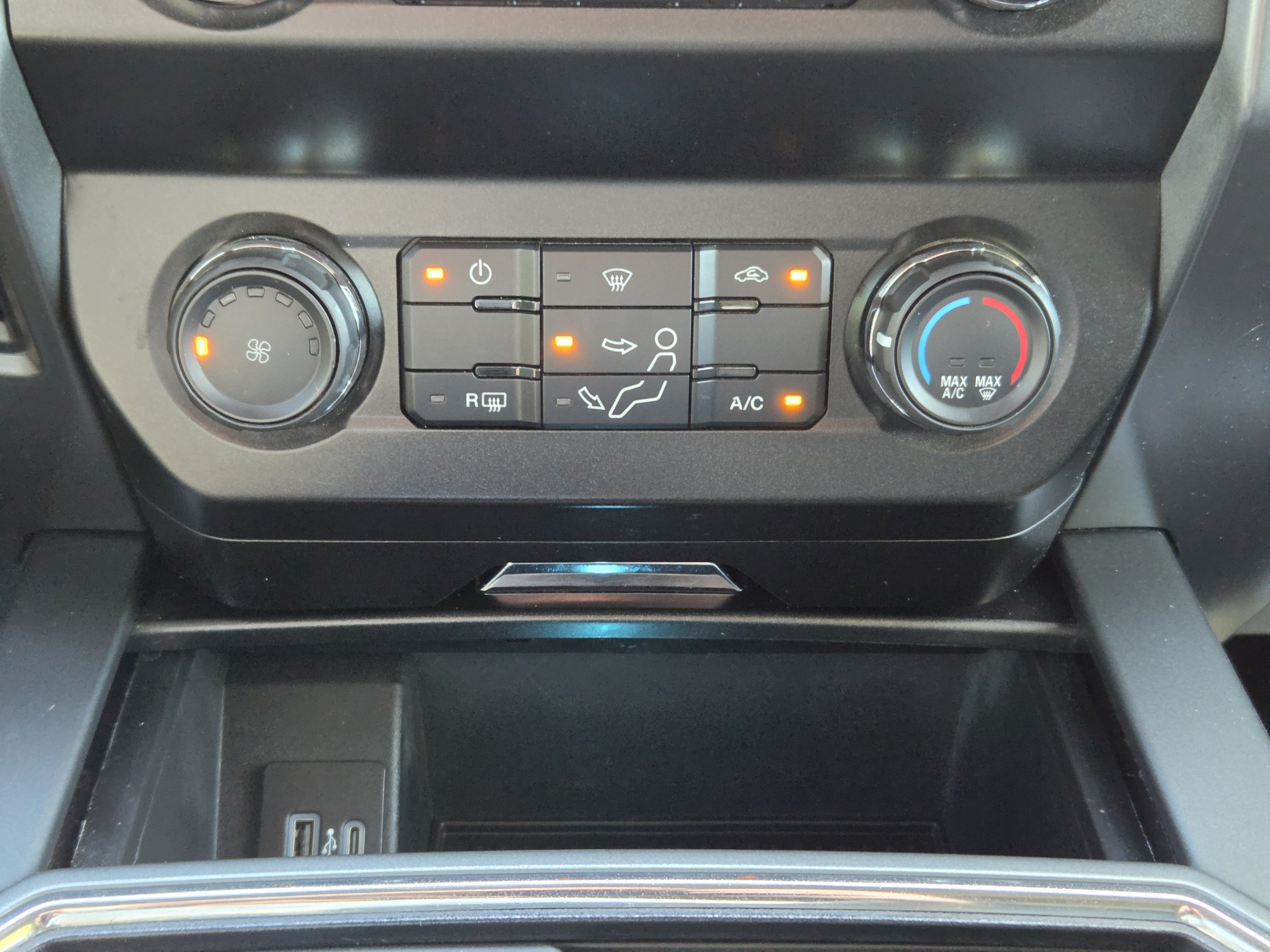 Used 2022 Ford F250 XLT w/ Black Appearance Package AWD/4WD image 13