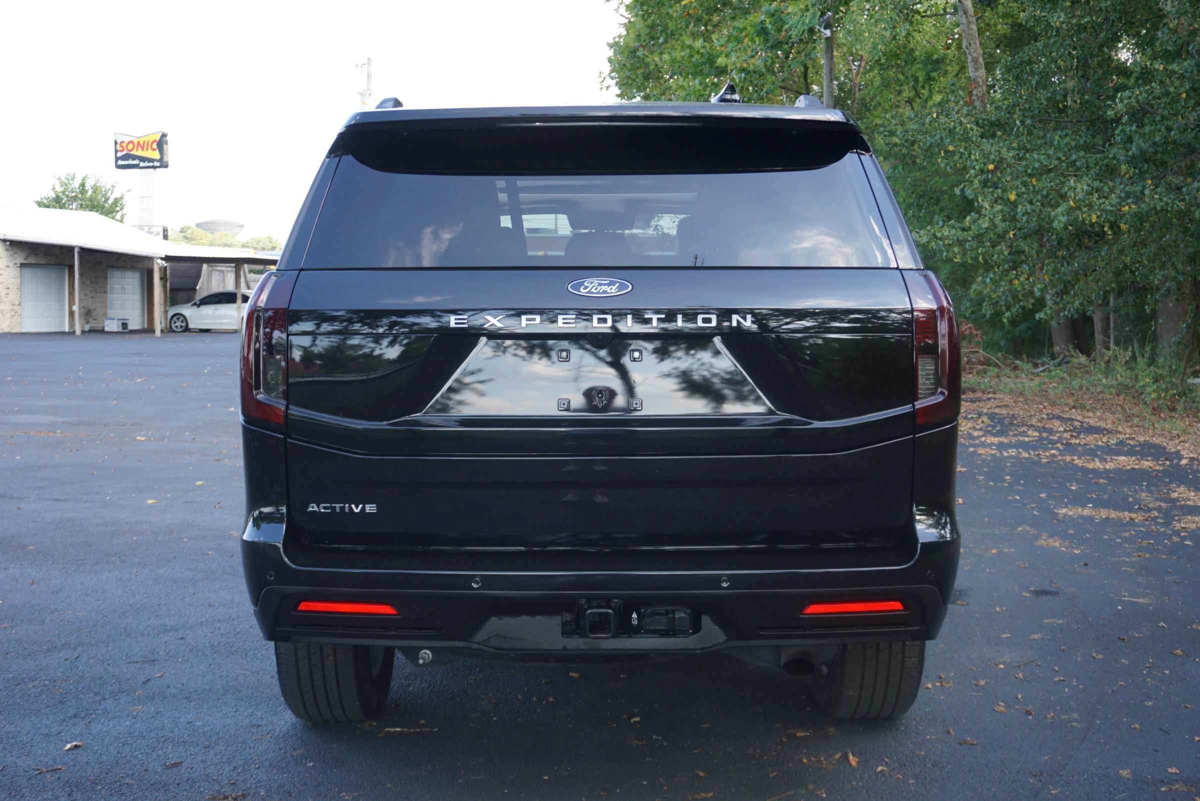 Used 2025 Ford Expedition Active RWD image 8