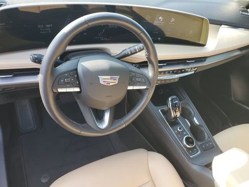 Certified 2024 Cadillac XT4 Luxury w/ Cold Weather Package AWD/4WD image 13