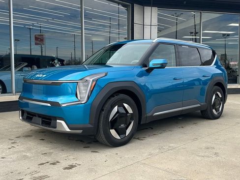 Used 2025 Kia EV9 Wind image 14