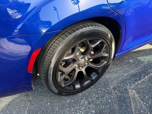 Used 2019 Chrysler 300 Touring w/ Sport Appearance Package image 8